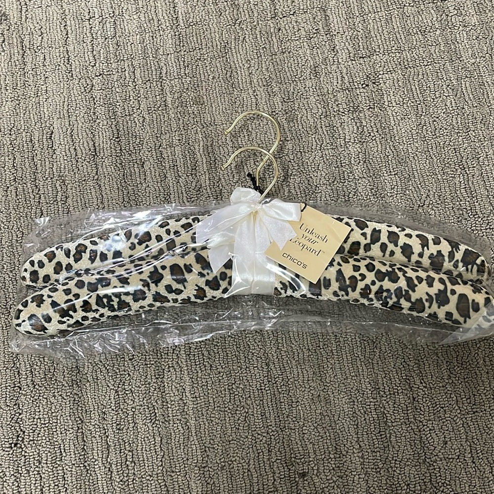 Chico’s leopards print soft hanger gift set of 2 NWT